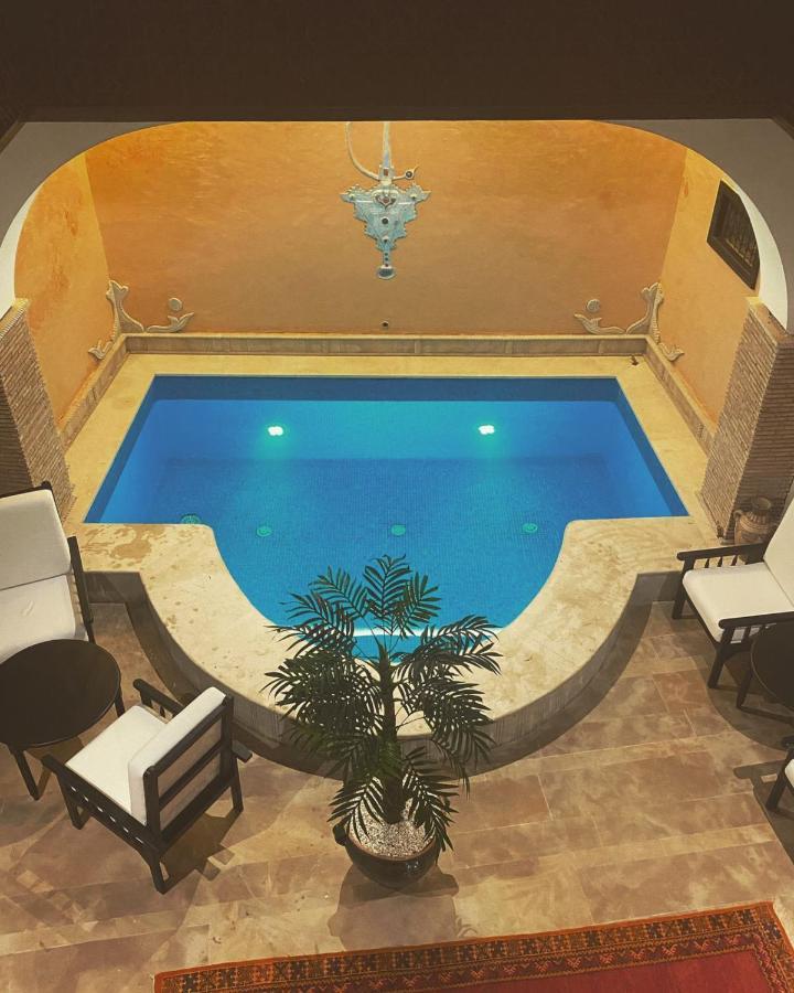 Riad Zyna مكناز المظهر الخارجي الصورة