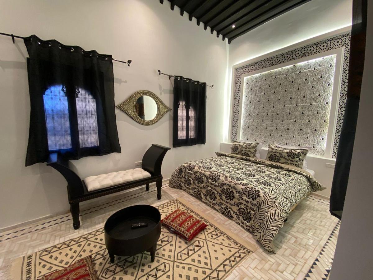 Riad Zyna مكناز المظهر الخارجي الصورة