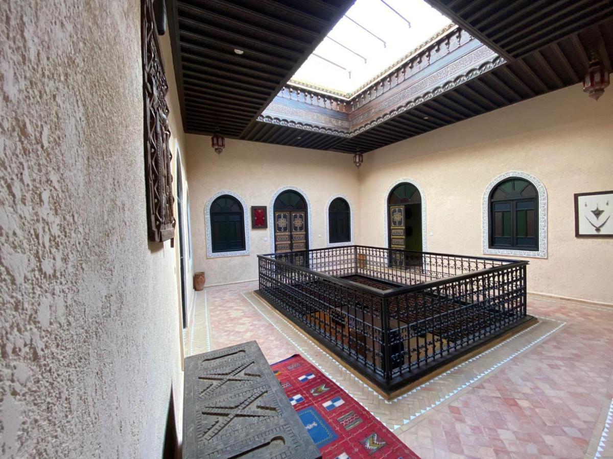 Riad Zyna مكناز المظهر الخارجي الصورة