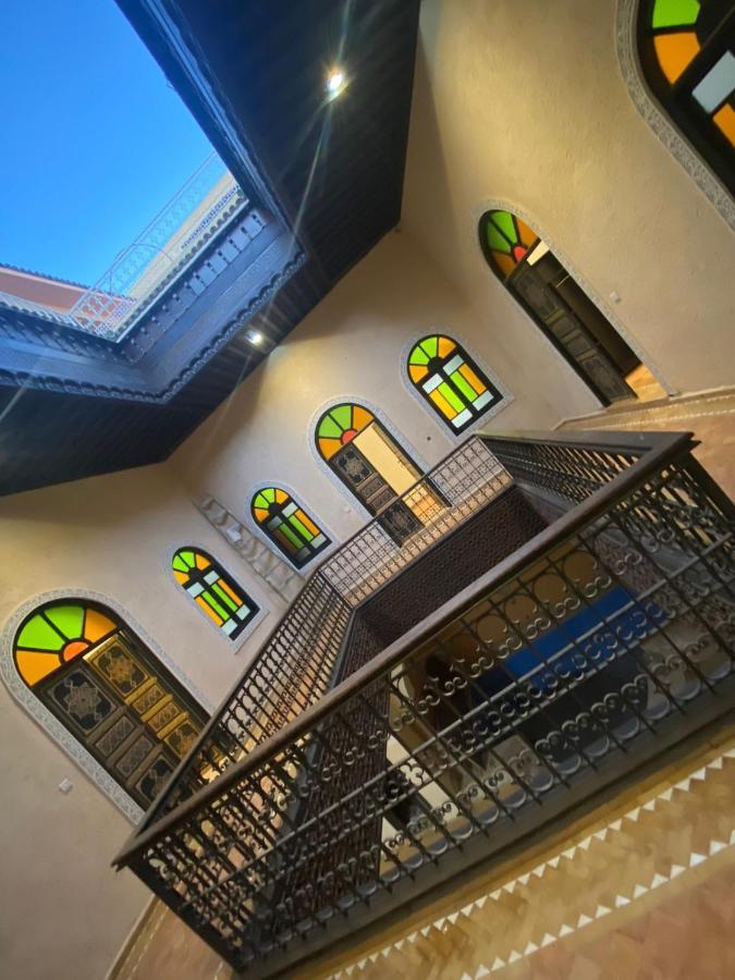 Riad Zyna مكناز المظهر الخارجي الصورة