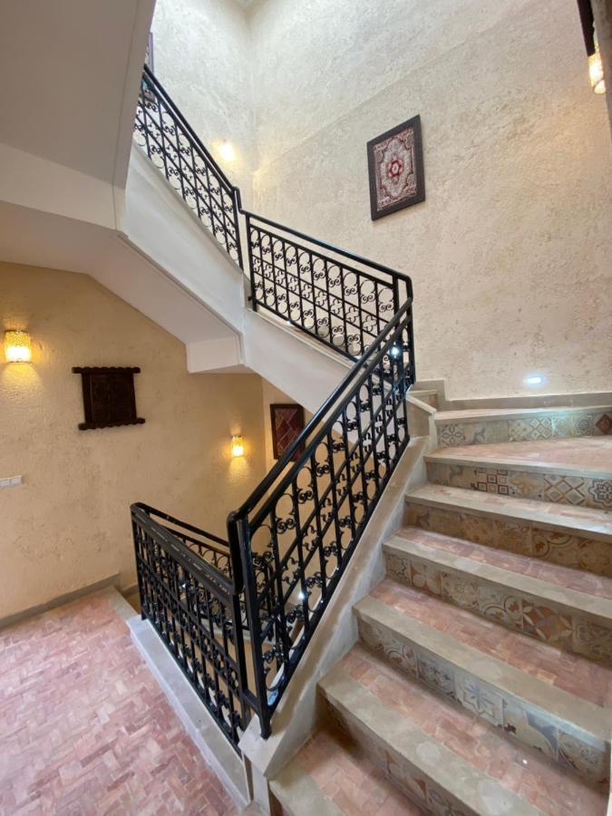 Riad Zyna مكناز المظهر الخارجي الصورة