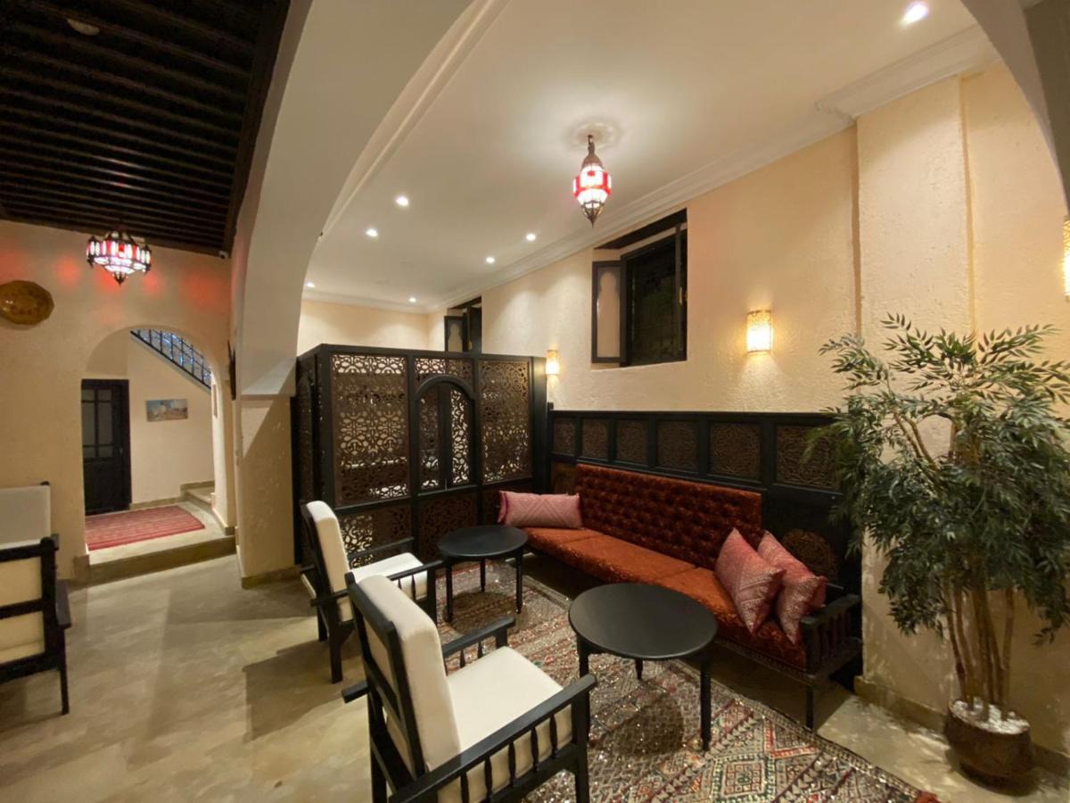 Riad Zyna مكناز المظهر الخارجي الصورة