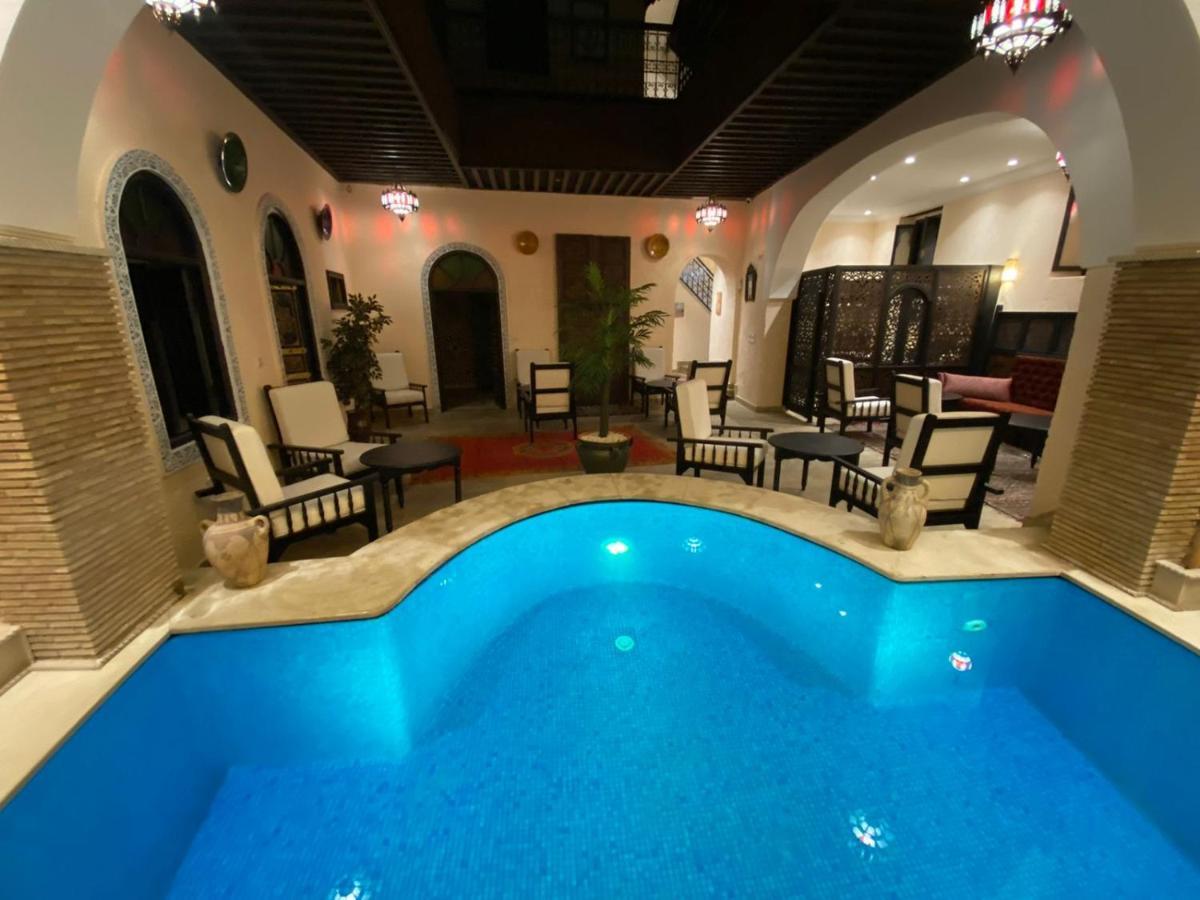 Riad Zyna مكناز المظهر الخارجي الصورة