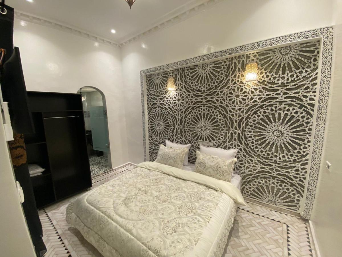 Riad Zyna مكناز المظهر الخارجي الصورة