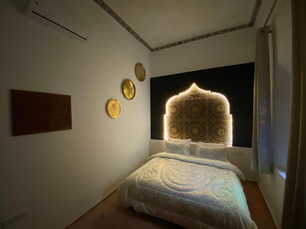 Riad Zyna مكناز المظهر الخارجي الصورة