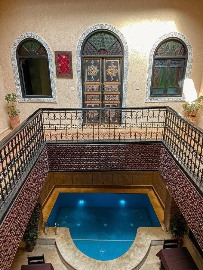 Riad Zyna مكناز المظهر الخارجي الصورة
