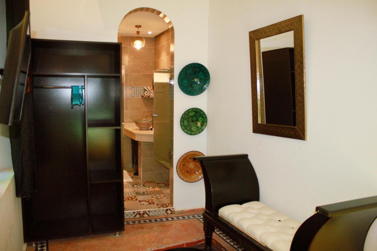 Riad Zyna مكناز المظهر الخارجي الصورة