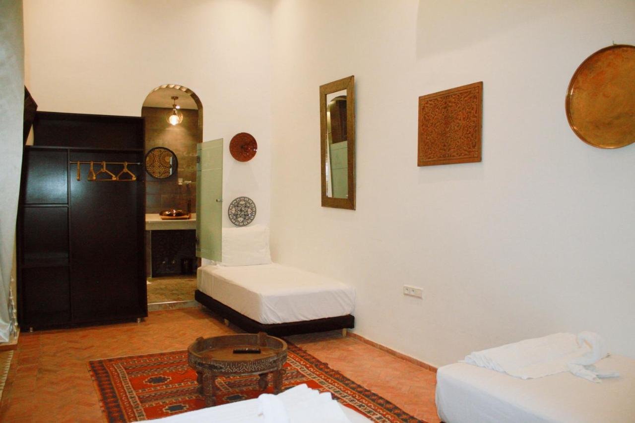 Riad Zyna مكناز المظهر الخارجي الصورة